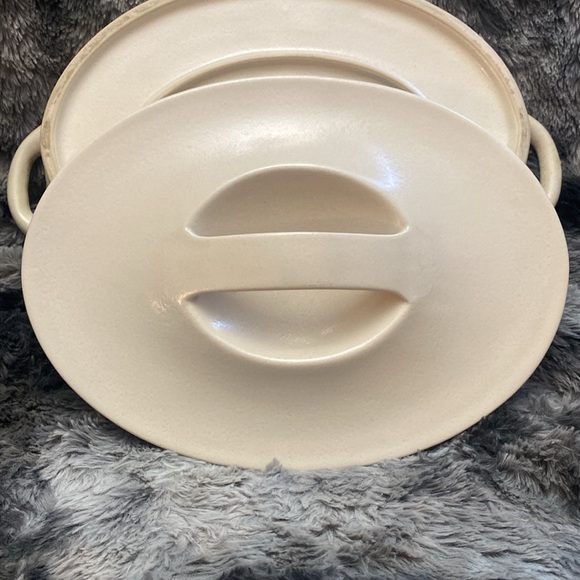 CORNING WARE CREATIONS 2 QT. BEIGE STONEWARE CASSEROLE
DISH W/ COVER - Picture 9 of 16